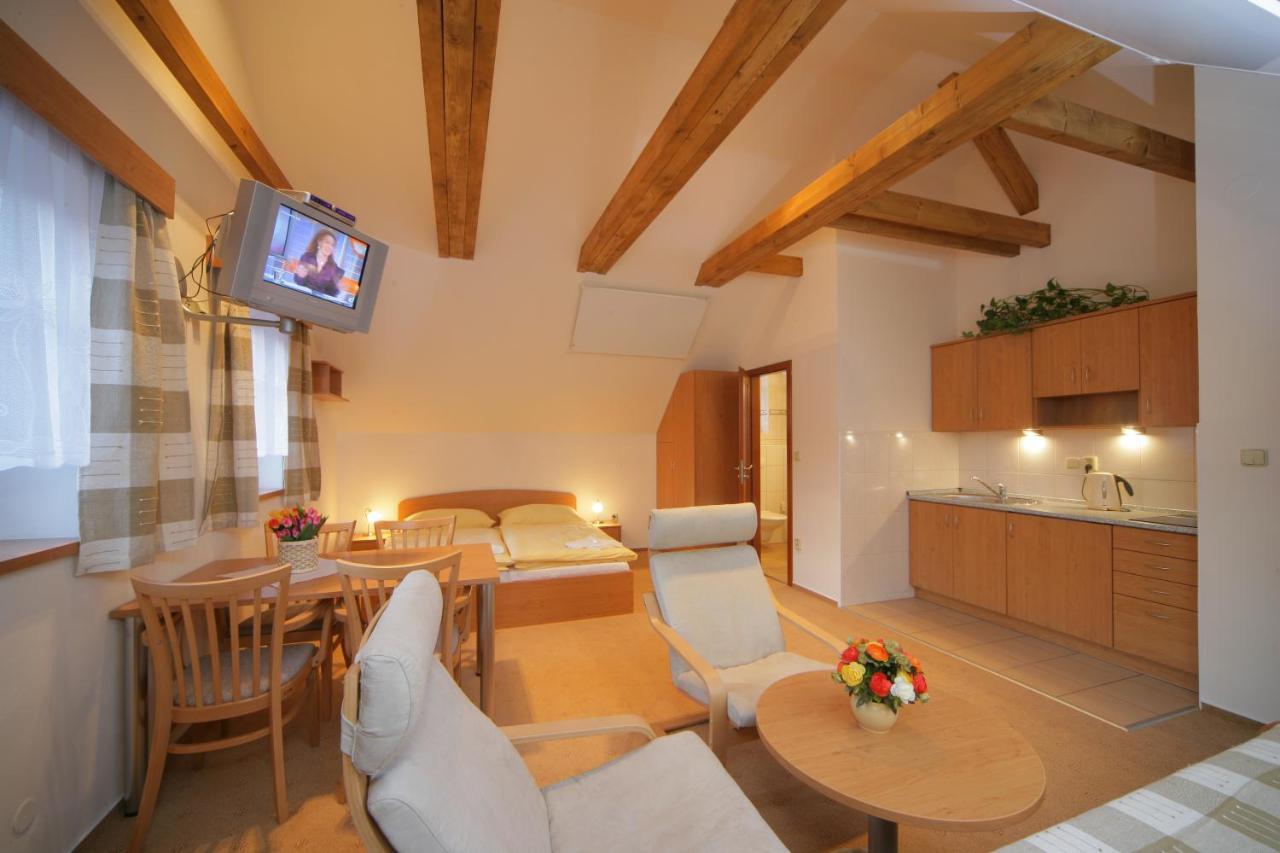 Apartmany Mlyn Рокицани Экстерьер фото